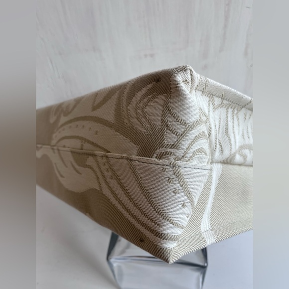 BURBERRY Canvas Tote Bag- Hunter IP Pattern - Picture 8 of 11